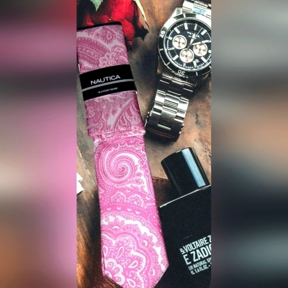 Nautica Tie and Pocket Square Set